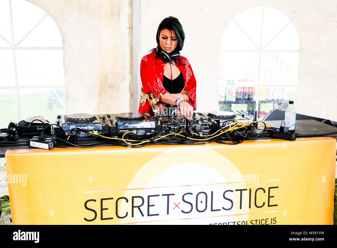 Giugno 23, 2019 - Reykjavâ€™k, Islanda - British DJ CARLY WILFORD eseguire durante il quinto segreto Solstice Festival in Laugadalur, Reykjavâ€™k, Islanda detenute da giugno 21-23, 2019...segreto Solstice, situato appena al di fuori di Reykjavik, Islanda, coerentemente vanta una lineup che è così diversificato e distintivo come il festival nei dintorni. Presentazione di alcuni dei più grandi del mondo di artisti contemporanei, amati musicisti di culto nonché fresco talento locale la festa continua per tutta la notte con un piccolo aiuto da parte del sole di mezzanotte che è quasi sempre presente per tutta l'estate equinox. (Credi Foto Stock