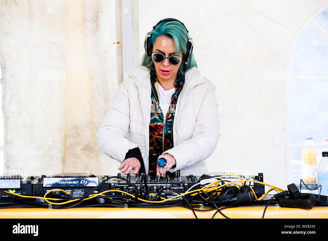 Giugno 23, 2019 - Reykjavâ€™k, Islanda - Australian DJ MONICA JUDE compie durante il quinto segreto Solstice Festival in Laugadalur, Reykjavâ€™k, Islanda detenute da giugno 21-23, 2019...segreto Solstice, situato appena al di fuori di Reykjavik, Islanda, coerentemente vanta una lineup che è così diversificato e distintivo come il festival nei dintorni. Presentazione di alcuni dei più grandi del mondo di artisti contemporanei, amati musicisti di culto nonché fresco talento locale la festa continua per tutta la notte con un piccolo aiuto da parte del sole di mezzanotte che è quasi sempre presente per tutta l'estate equinox. (Cre Foto Stock