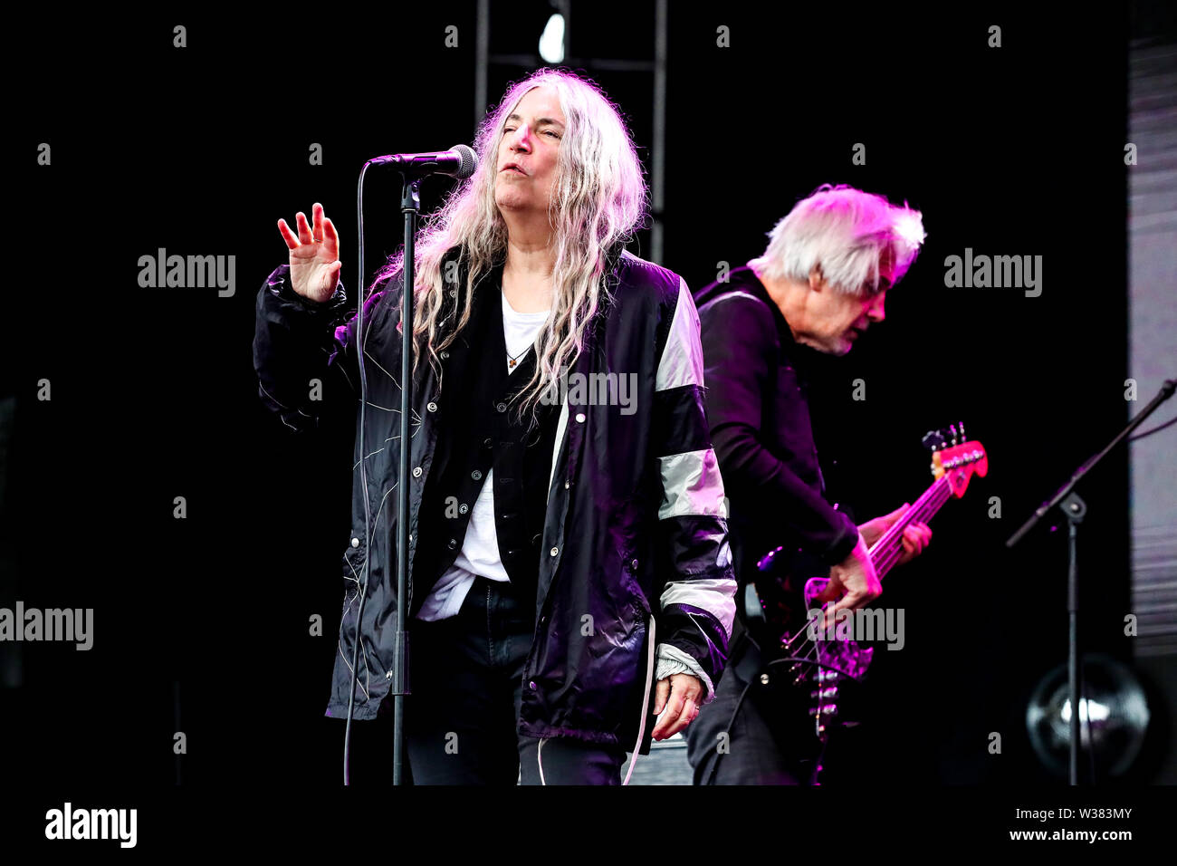 Giugno 23, 2019 - Reykjavâ€™k, Islanda - Music Artista Patti Smith e banda esegue durante il quinto segreto Solstice Festival in Laugadalur, Reykjavâ€™k, Islanda detenute da giugno 21-23, 2019...segreto Solstice, situato appena al di fuori di Reykjavik, Islanda, coerentemente vanta una lineup che è così diversificato e distintivo come il festival nei dintorni. Presentazione di alcuni dei più grandi del mondo di artisti contemporanei, amati musicisti di culto nonché fresco talento locale la festa continua per tutta la notte con un piccolo aiuto da parte del sole di mezzanotte che è quasi sempre presente per tutta l'estate equin Foto Stock