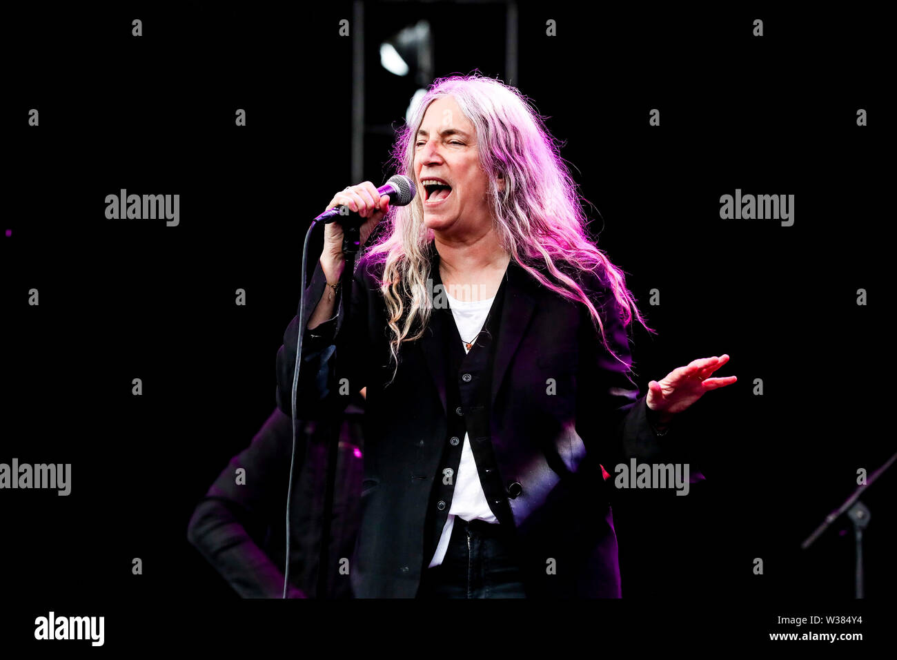 Giugno 23, 2019 - Reykjavâ€™k, Islanda - Music Artista Patti Smith e banda esegue durante il quinto segreto Solstice Festival in Laugadalur, Reykjavâ€™k, Islanda detenute da giugno 21-23, 2019...segreto Solstice, situato appena al di fuori di Reykjavik, Islanda, coerentemente vanta una lineup che è così diversificato e distintivo come il festival nei dintorni. Presentazione di alcuni dei più grandi del mondo di artisti contemporanei, amati musicisti di culto nonché fresco talento locale la festa continua per tutta la notte con un piccolo aiuto da parte del sole di mezzanotte che è quasi sempre presente per tutta l'estate equin Foto Stock