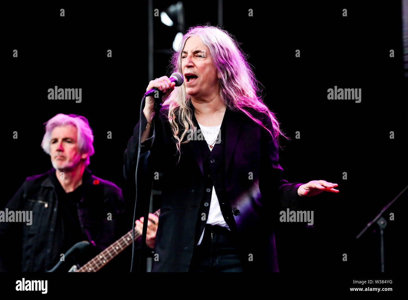 Giugno 23, 2019 - Reykjavâ€™k, Islanda - Music Artista Patti Smith e banda esegue durante il quinto segreto Solstice Festival in Laugadalur, Reykjavâ€™k, Islanda detenute da giugno 21-23, 2019...segreto Solstice, situato appena al di fuori di Reykjavik, Islanda, coerentemente vanta una lineup che è così diversificato e distintivo come il festival nei dintorni. Presentazione di alcuni dei più grandi del mondo di artisti contemporanei, amati musicisti di culto nonché fresco talento locale la festa continua per tutta la notte con un piccolo aiuto da parte del sole di mezzanotte che è quasi sempre presente per tutta l'estate equin Foto Stock