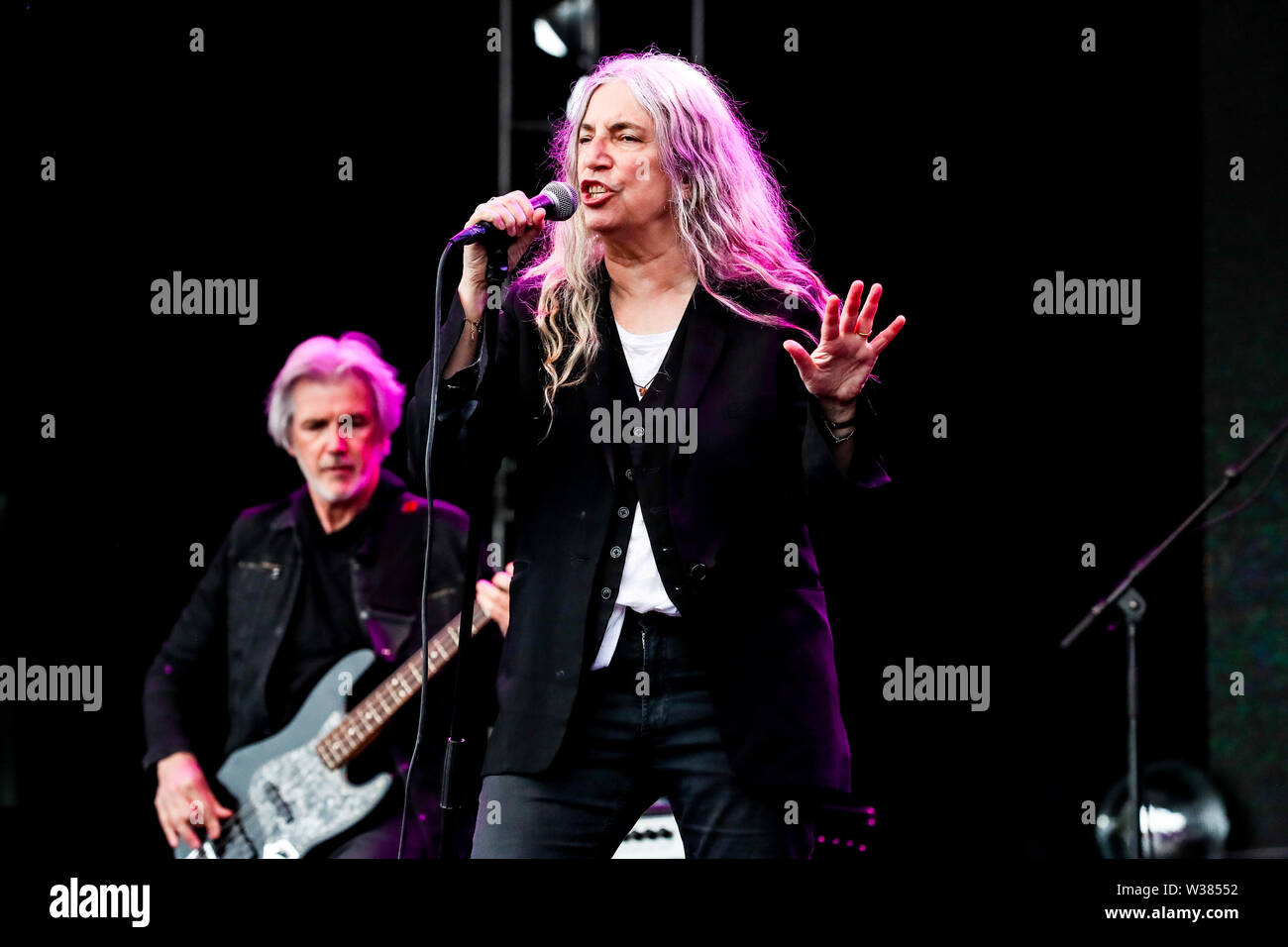 Giugno 23, 2019 - Reykjavâ€™k, Islanda - Music Artista Patti Smith e banda esegue durante il quinto segreto Solstice Festival in Laugadalur, Reykjavâ€™k, Islanda detenute da giugno 21-23, 2019...segreto Solstice, situato appena al di fuori di Reykjavik, Islanda, coerentemente vanta una lineup che è così diversificato e distintivo come il festival nei dintorni. Presentazione di alcuni dei più grandi del mondo di artisti contemporanei, amati musicisti di culto nonché fresco talento locale la festa continua per tutta la notte con un piccolo aiuto da parte del sole di mezzanotte che è quasi sempre presente per tutta l'estate equin Foto Stock