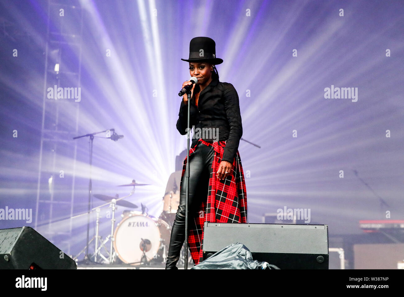 Giugno 23, 2019 - Reykjavâ€™k, Islanda - Music Artista MORCHEEBA compie durante il quinto segreto Solstice Festival in Laugadalur, Reykjavâ€™k, Islanda detenute da giugno 21-23, 2019...segreto Solstice, situato appena al di fuori di Reykjavik, Islanda, coerentemente vanta una lineup che è così diversificato e distintivo come il festival nei dintorni. Presentazione di alcuni dei più grandi del mondo di artisti contemporanei, amati musicisti di culto nonché fresco talento locale la festa continua per tutta la notte con un piccolo aiuto da parte del sole di mezzanotte che è quasi sempre presente per tutta l'estate equinox. (Credito Foto Stock
