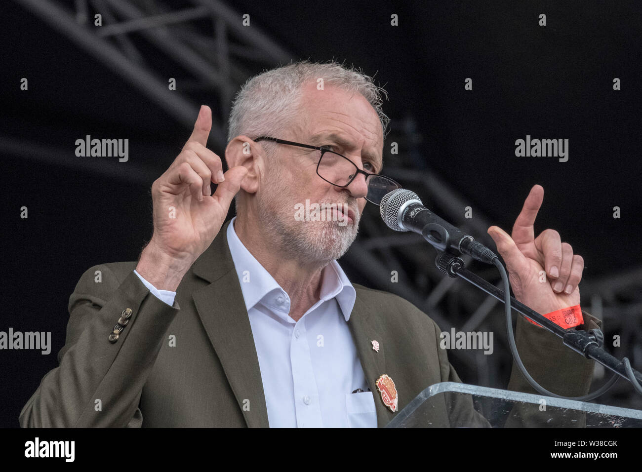 Jeremy Corbyn MP, leader del partito laburista, intervenendo al 135th Miners' Gala di Durham, 13 luglio 2019 Foto Stock