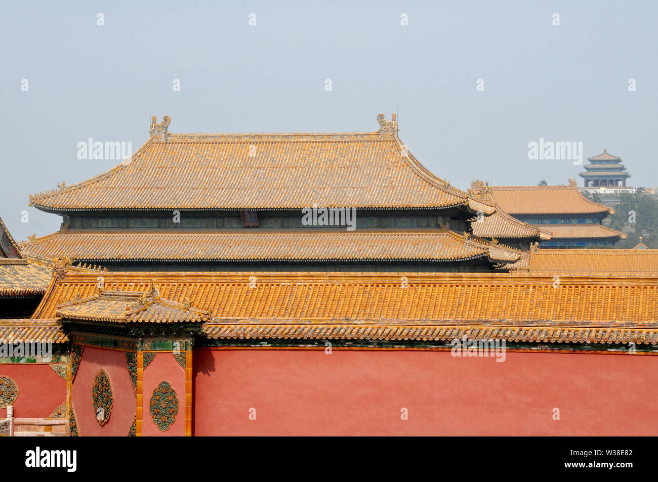 La città proibita a Pechino, Cina. Le pareti di colore rosso e giallo tetti della Città Proibita. La Città Proibita è tradizionale architettura cinese. UNESCO. Foto Stock
