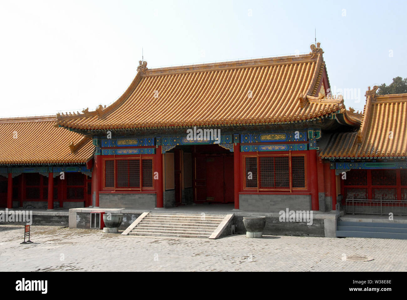 La città proibita a Pechino, Cina. Una serranda tradizionale dentro la Città Proibita. La Città Proibita è tradizionale architettura cinese. UNESCO, Pechino Foto Stock