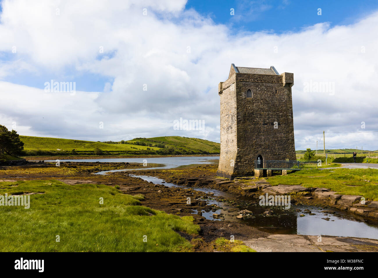 Rockfleet Castle, o castello Carrickahowley una casa torre di grazia O'Malley la regina dei pirati vicino a Newport nella contea di Mayo, Irlanda Foto Stock