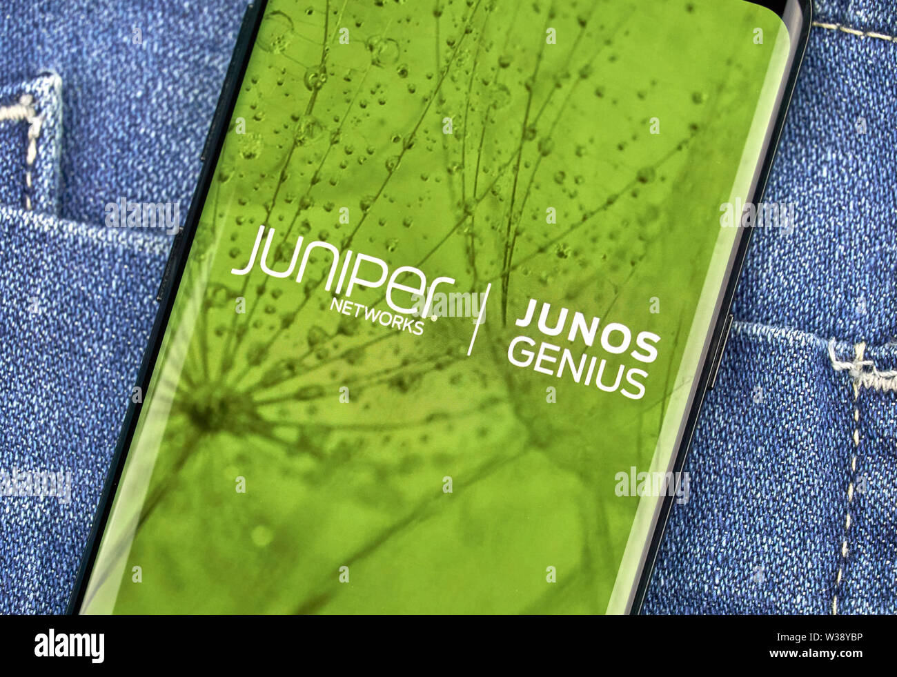 MONTREAL, Canada - 23 dicembre 2018: Juniper Junos Genius app Android sul Samsung s8 schermo. Juniper Networks, Inc. è una multinazionale americana corpo Foto Stock