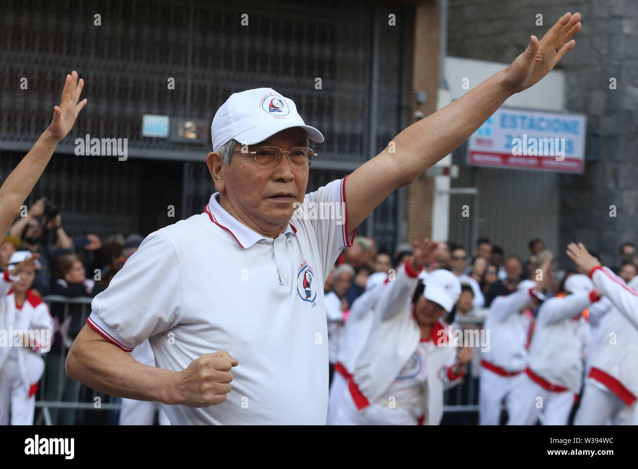 Sao Paulo, Brasile. 13 Luglio, 2019. I partecipanti di la quarantunesima edizione del Tanabata Matsuri (Star) il Festival che si svolge nel quartiere Liberdade, nel centro della capitale di Sao Paulo, il sabato. La manifestazione che si svolge a partire dagli anni 70, è gratuito e offre un programma pieno di giapponese spettacoli folcloristici e danze. La stima è che 200.000 persone passano attraverso il sito tra oggi e domani. Luglio 13, 2019. Credito: ZUMA Press, Inc./Alamy Live News Foto Stock