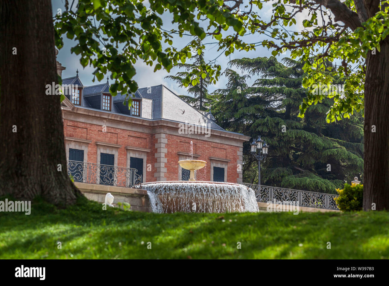 Barcellona. Giardino Pubblico di Joan Maragall e Albeniz palace, Parco Montjuic. Foto Stock