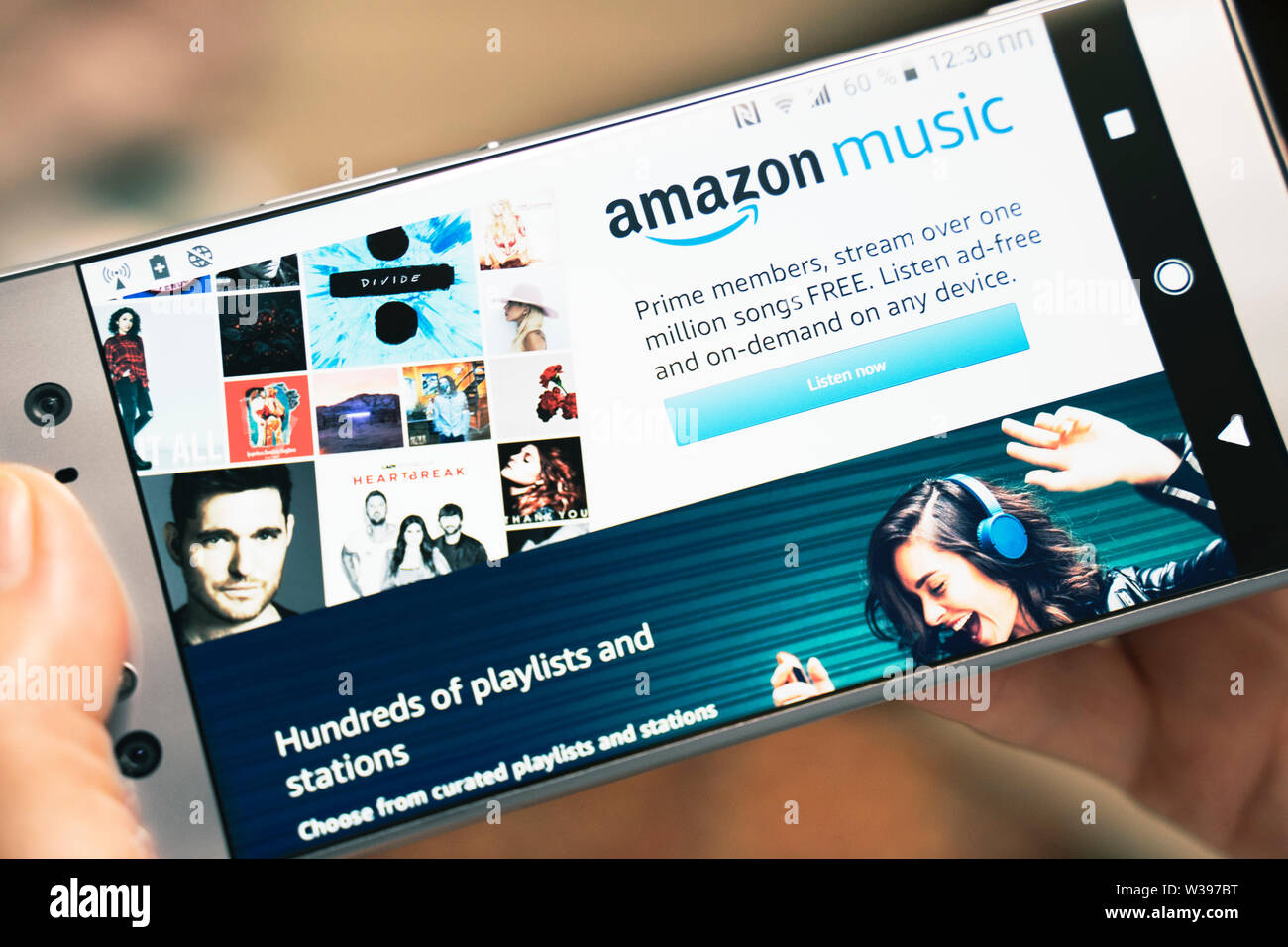 Amazon musica, primo sito Web di musica sulla schermata Telefono Cellulare Android Foto Stock