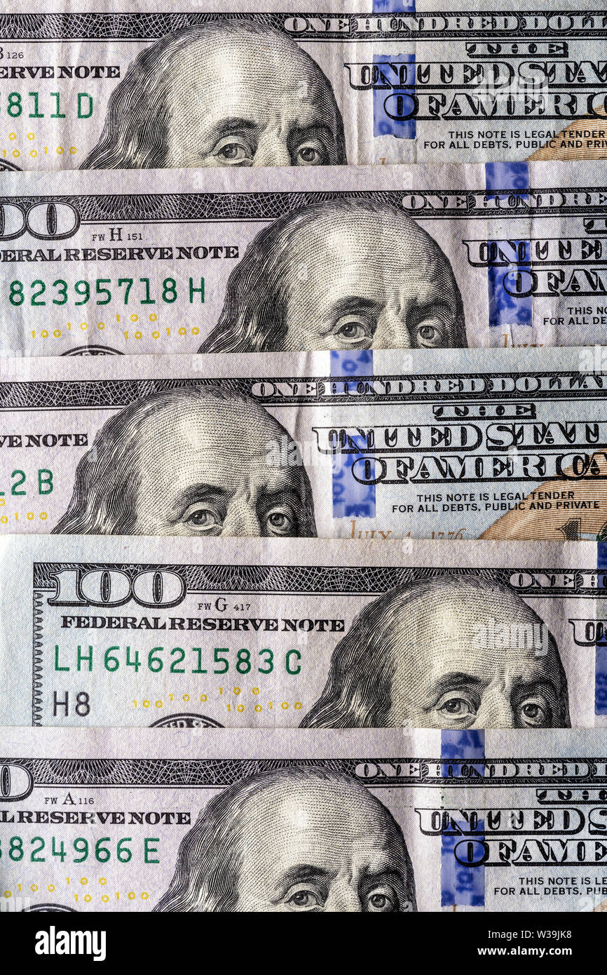 100 dollari, lo sguardo di Benjamin Franklin, posizione verticale close-up Foto Stock