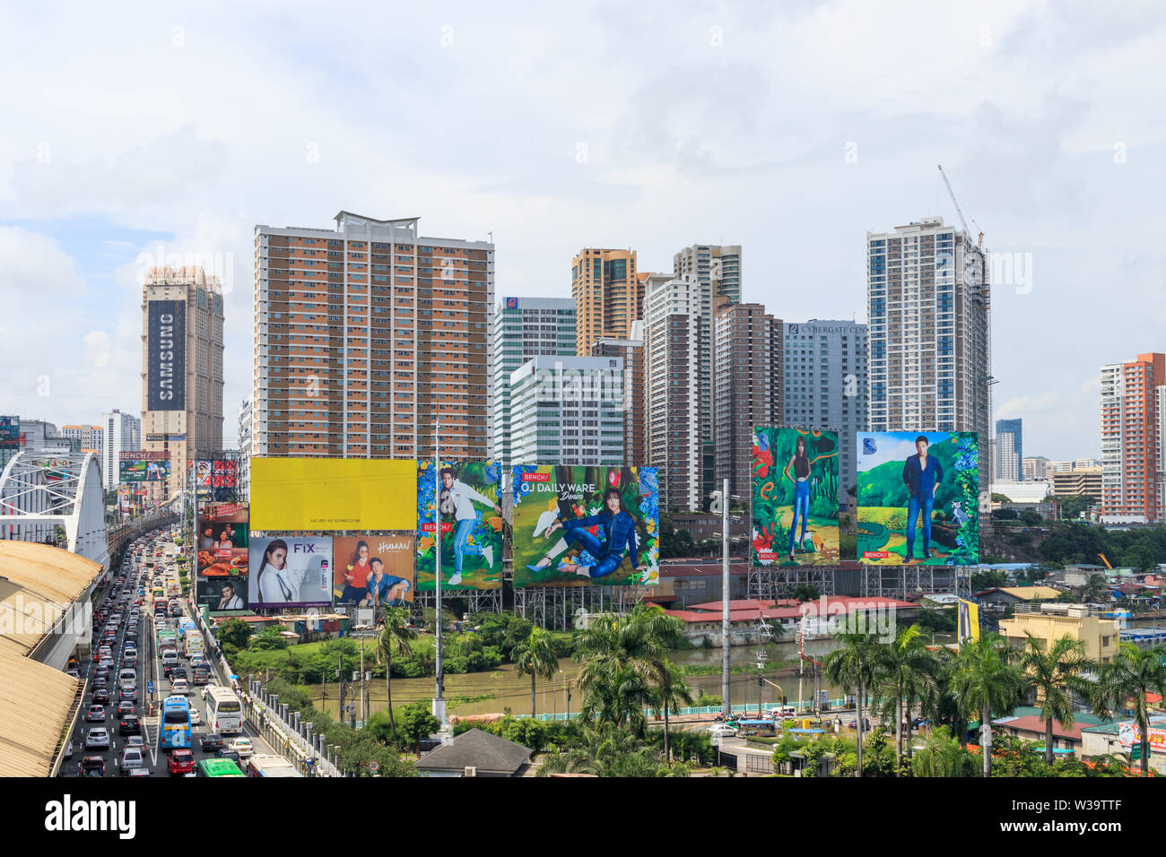 Mandaluyong, Manila, Filippine - 29 Luglio 2018: vista degli edifici di Manila Foto Stock