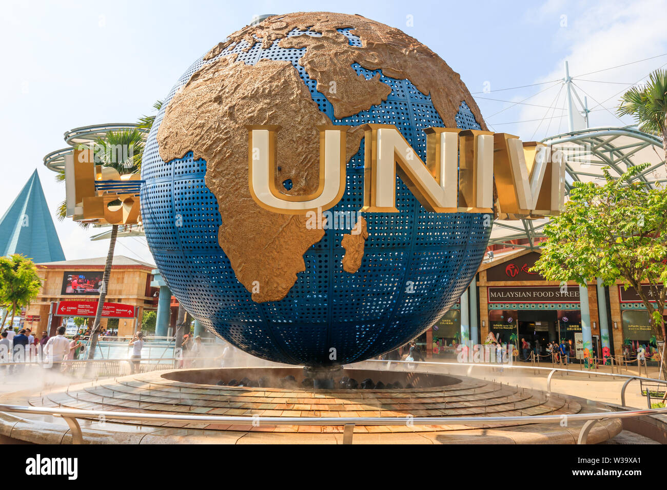 Singapore - Luglio 13, 2018: l'Universal Studios Singapore Globe Foto Stock