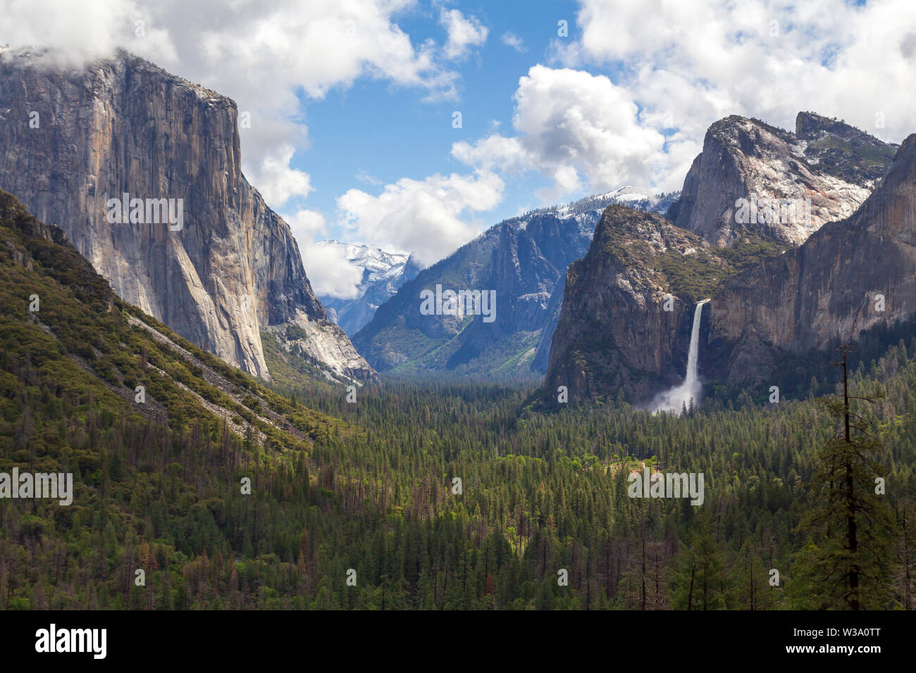 Vista di tunnel nel Parco Nazionale di Yosemite, Stati Uniti Foto Stock