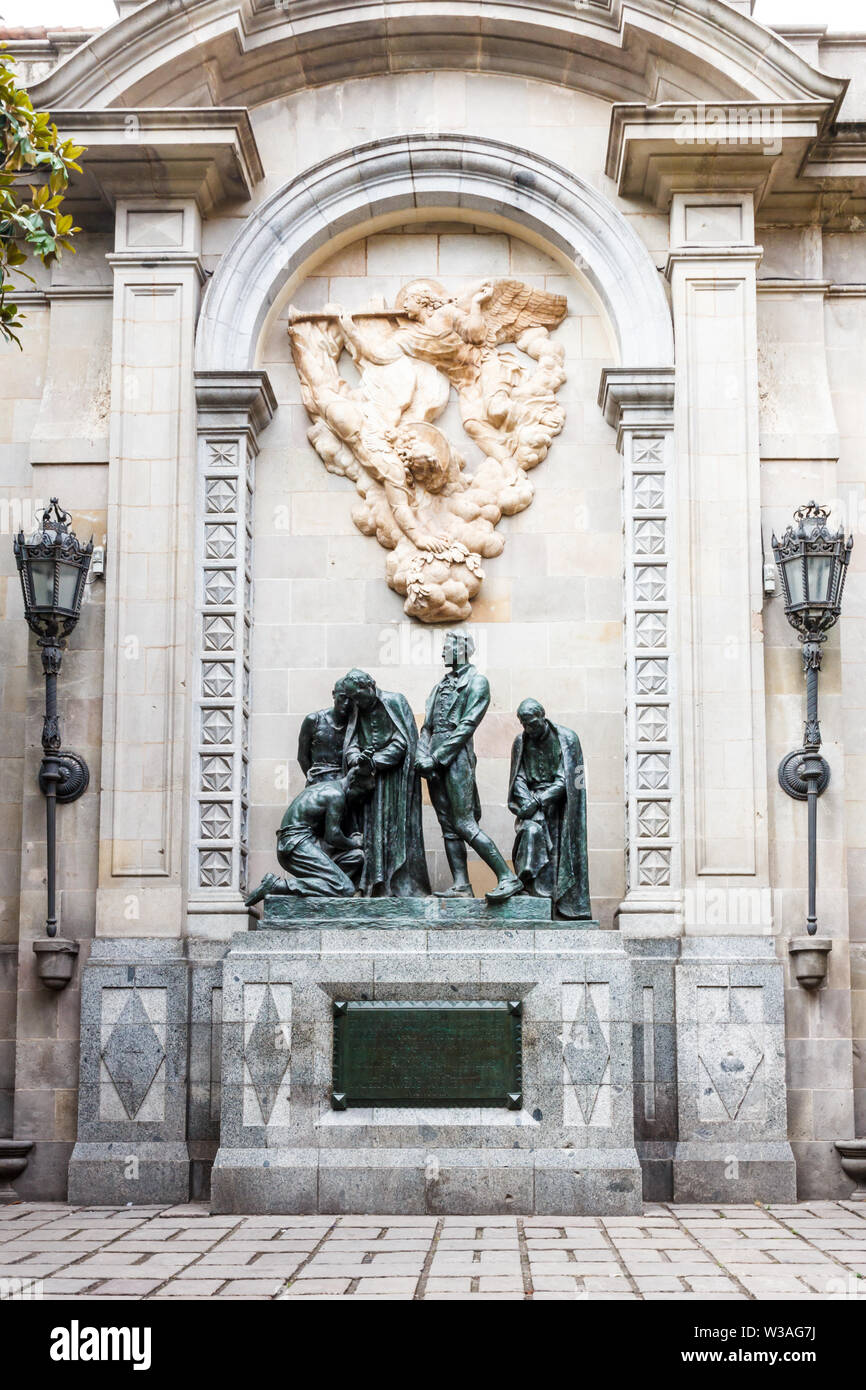 Barcellona, Spain-September 5° 2015: Monumento agli Eroi di 1809 (monumento als Herois del 1809). Esso si trova al di fuori dalla cattedrale di Barcellona nel Foto Stock