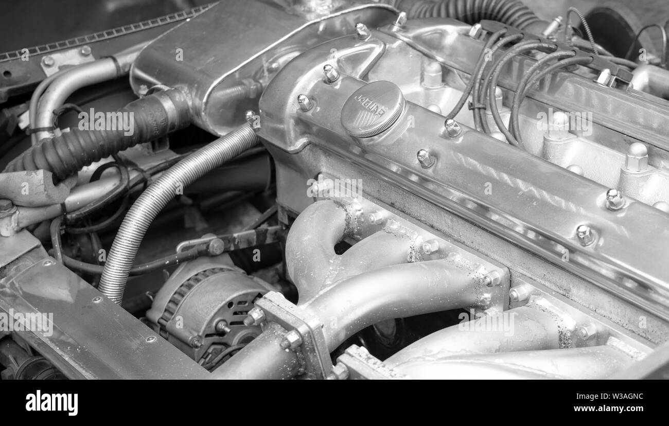 Jaguar E-type motore V12. Automobili classiche a Oakamoor Hill Climb, 13 luglio 2019, Oakamoor, Staffordshire, Regno Unito Foto Stock