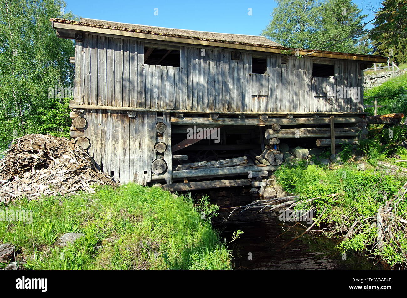 Il vecchio e abbandonato mulino Utanheds nel Vansbro Kommun di Dalarna,la Svezia è stata utilizzata per realizzare differenti fiore per pane da vari cereali. Foto Stock