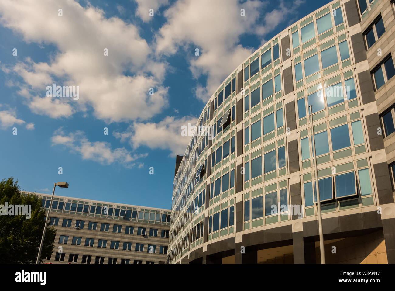 STUTTGART, Germania - luglio 09,2019: Vaihingen Questo è il Regierungspraesidium di Baden-Wuerttemberg.It è in Ruppmannstrasse e vicino alla stazione ferroviaria Foto Stock