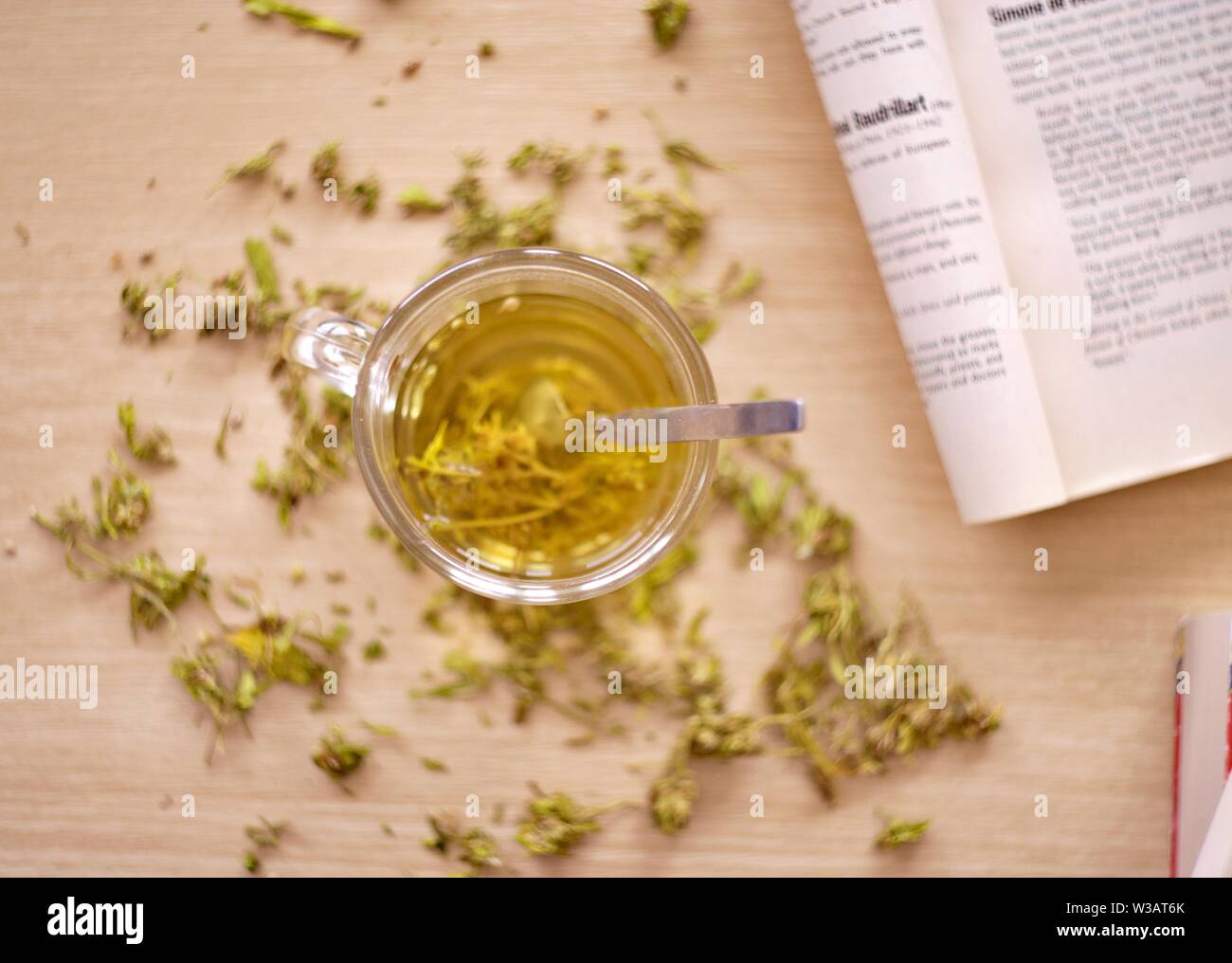 La Cannabis tè alle erbe con un bellissimo sfondo Foto Stock