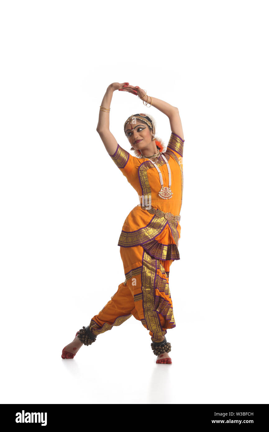 Donna di eseguire Bharatanatyam danza Foto Stock