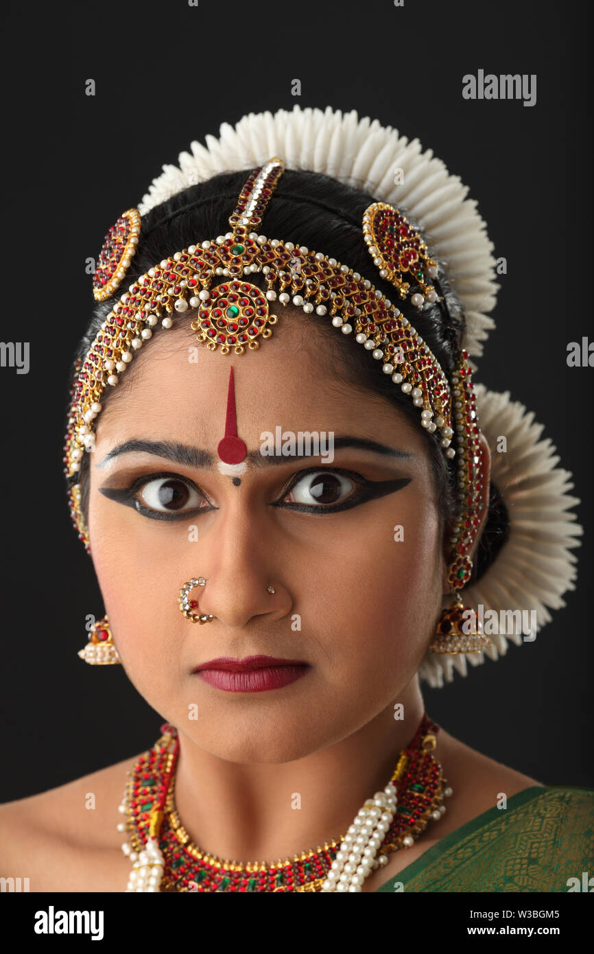 Ritratto di un indiano Bharatanatyam ballerina Foto Stock