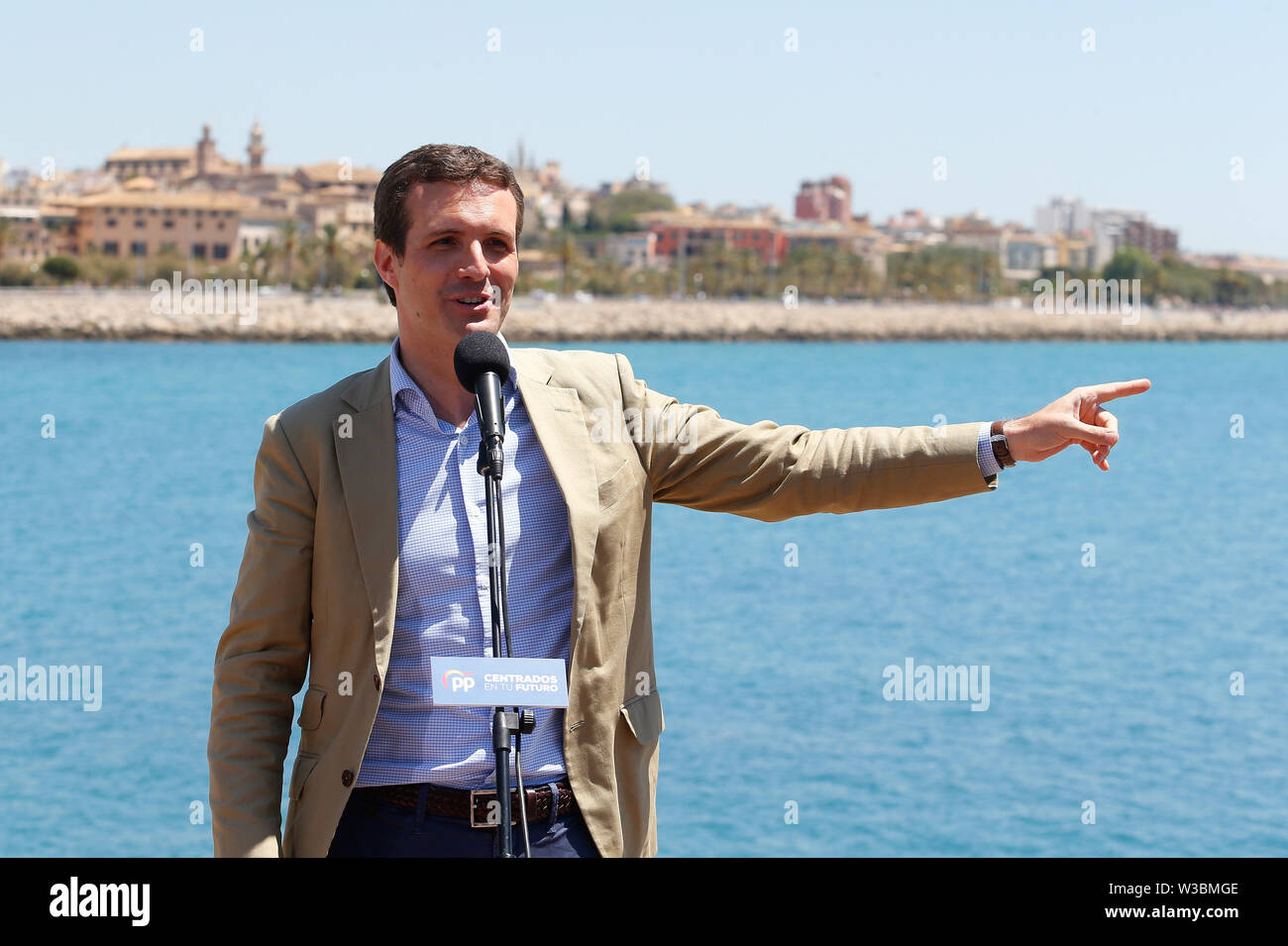 Spagna partito popolare partito politico leader Pablo Casado parla durante una riunione elettorale in Palma de Mallorca Foto Stock