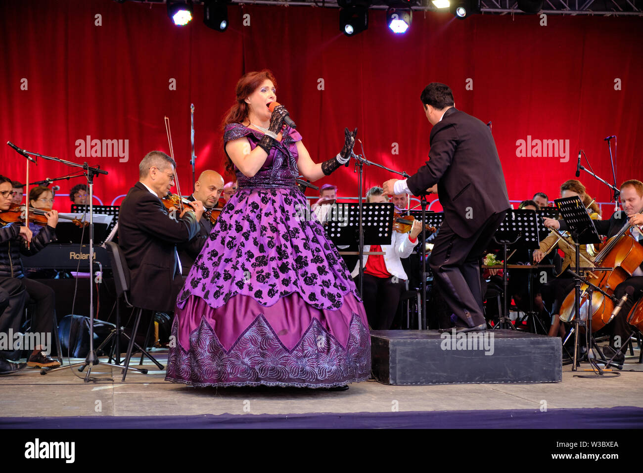 Brasov, Romania - Luglio 13, 2019: Soprano Nicoleta CHIRILA cantare durante Fascinatia Operei concerto gratuito messo su da Brasov Opera Foto Stock