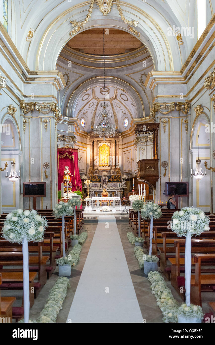 Positano, interni veduta della chiesa di Santa Maria Assunta Foto Stock