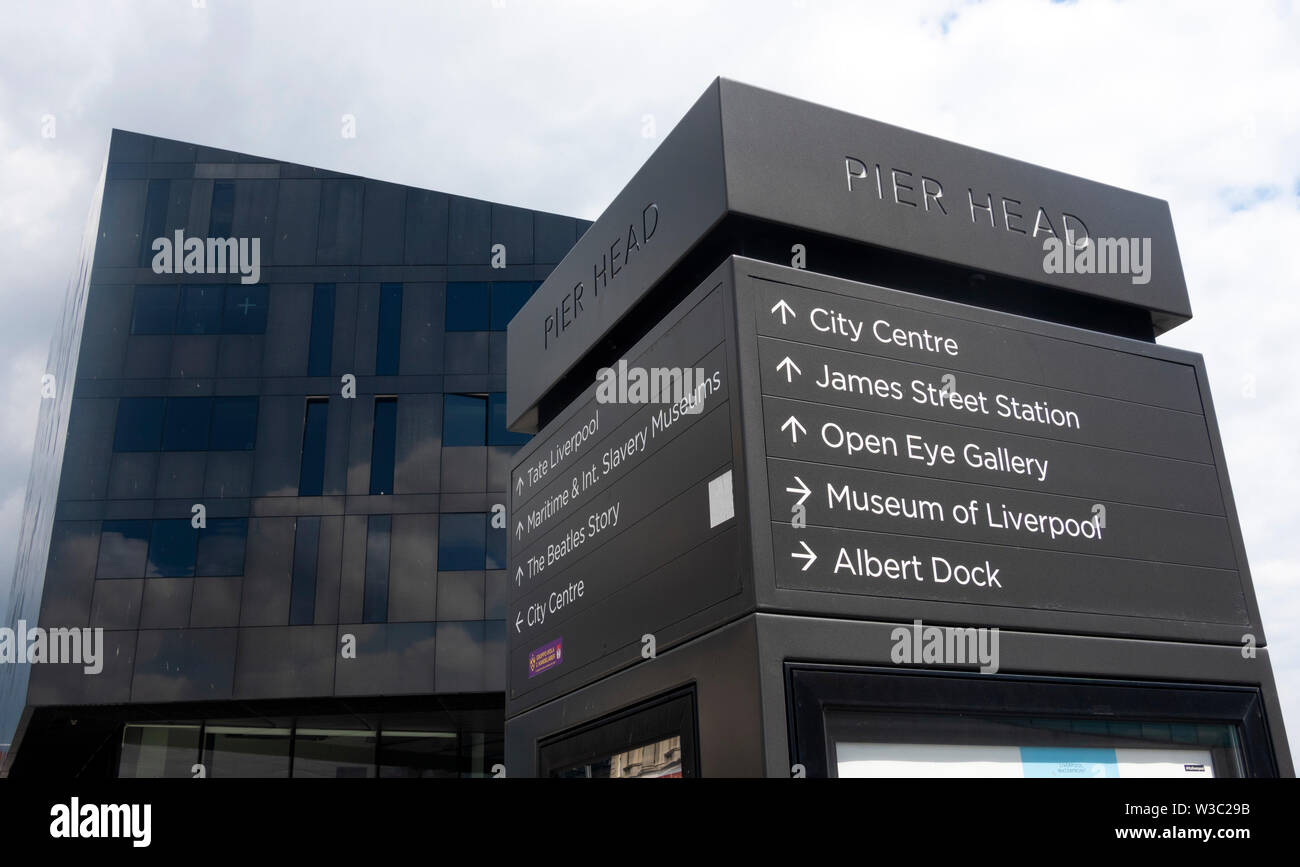 Le direzioni accedi Pier Head docks di Liverpool Foto Stock