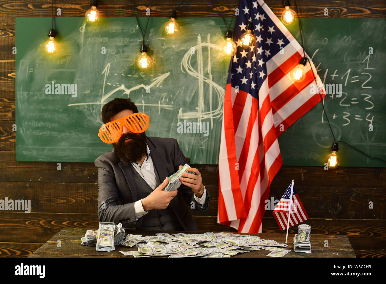 Giorno di Indipendenza degli Stati Uniti d'America. Economia e finanza. Il patriottismo e la libertà. American riforma dell'istruzione nella scuola nel luglio 4. Pianificazione del reddito di bilancio incrementato Foto Stock