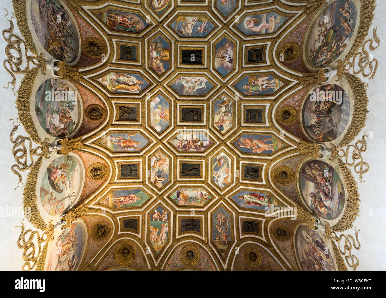 Mantova, Italia - 2 Maggio 2016: il soffitto affreschi di Palazzo Te a Mantova. Il palazzo fu costruito 1524-1534 in architettura manierista stile per alimentato Foto Stock