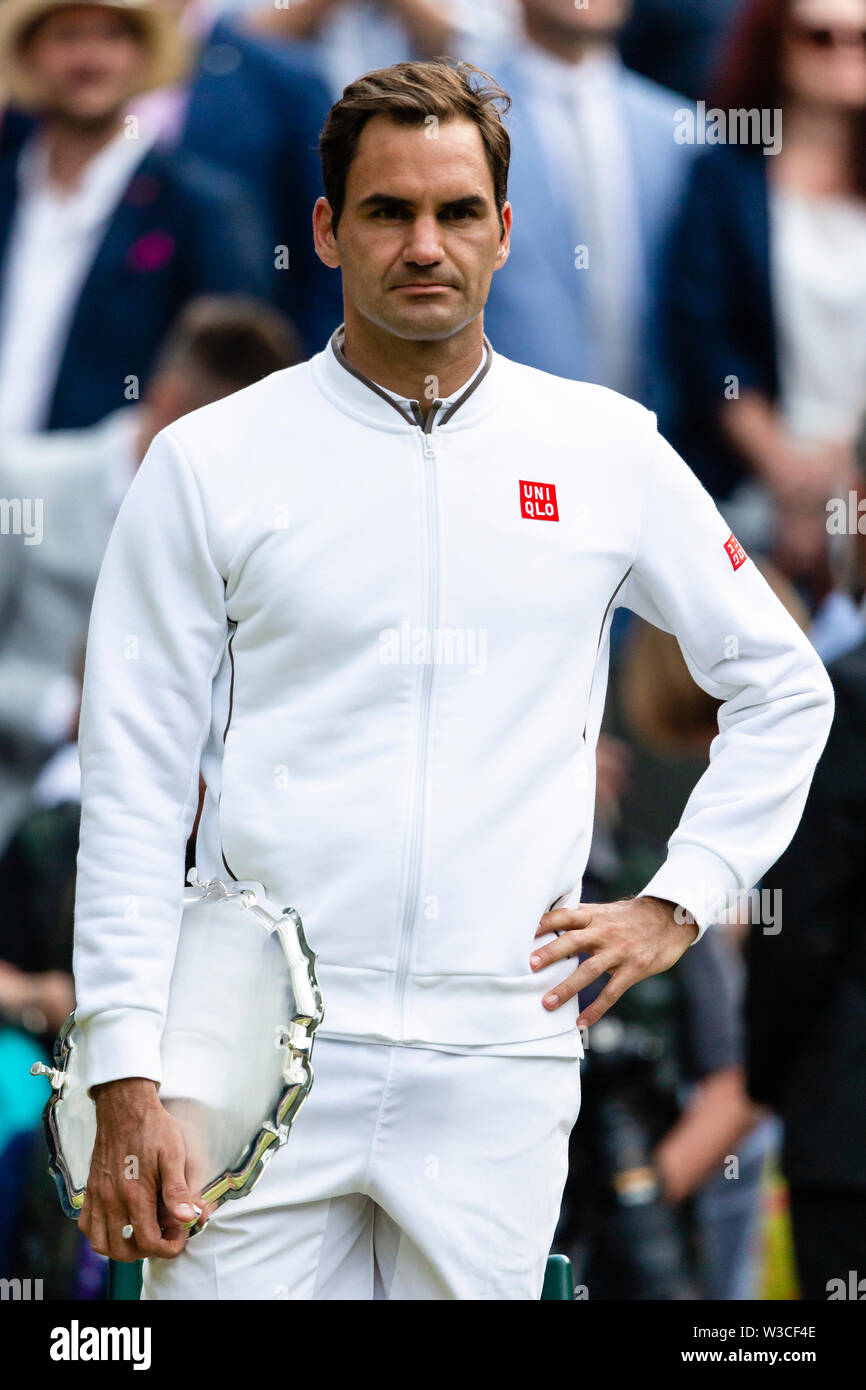 Londra, UK, 14 Luglio 2019: Roger Federer dalla Svizzera è in azione durante il 2019 Wimbledon uomini finale al All England Lawn Tennis e Croquet Club di Londra. Credito: Frank Molter/Alamy Live news Foto Stock