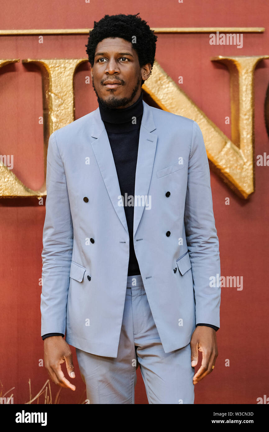 Londra, Regno Unito. Il 14 luglio 2019. Labrinth pone sul tappeto giallo a premiere europeo di Disneys 'Il Re Leone' domenica 14 luglio 2019 a LUXE Odeon Leicester Square, Londra. Labrinth, Timothy Lee McKenzie. Foto di Julie Edwards. Credito: Julie Edwards/Alamy Live News Foto Stock