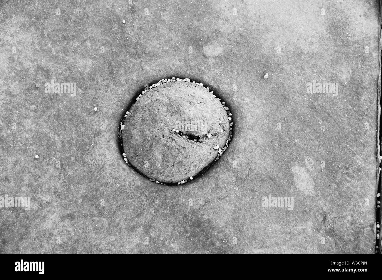 Naturale fessura circolare al mare Foto Stock