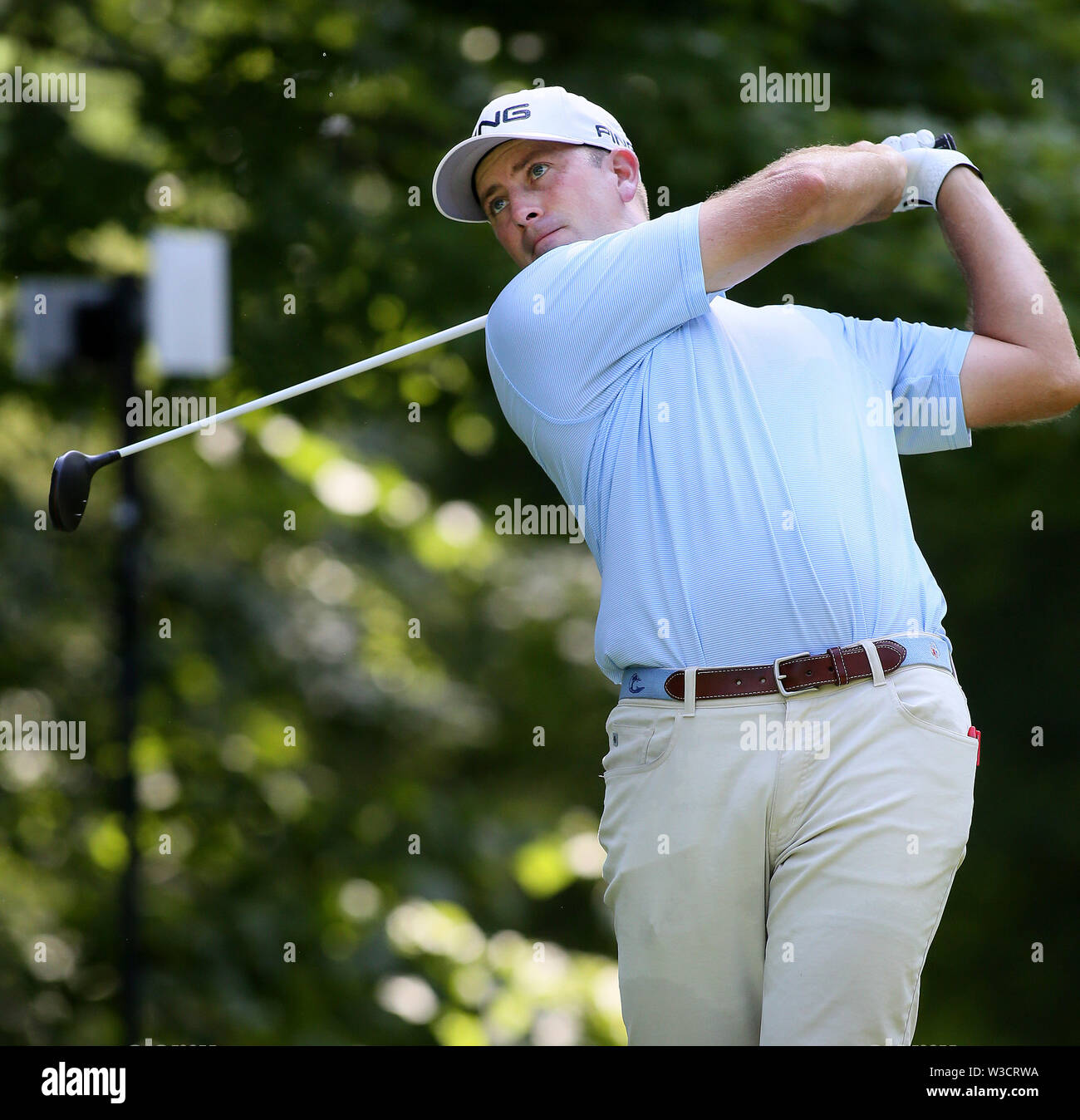 Silvis, Iowa, USA. 14 Luglio, 2019. Michael Thompson guarda il suo tee-shot off 6 durante il round finale del John Deere Classic a TPC Deere Run in Silvis, Illinois Sabato, 14 luglio 2019. Credito: Kevin E. Schmidt/Quad-City volte/ZUMA filo/Alamy Live News Foto Stock