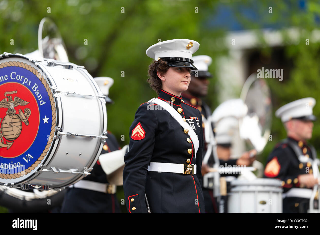 Louisville, Kentucky, Stati Uniti d'America - 2 Maggio 2019: il Pegasus Parade, membri dell'U.S. Marine Corps Band, eseguendo la parata Foto Stock
