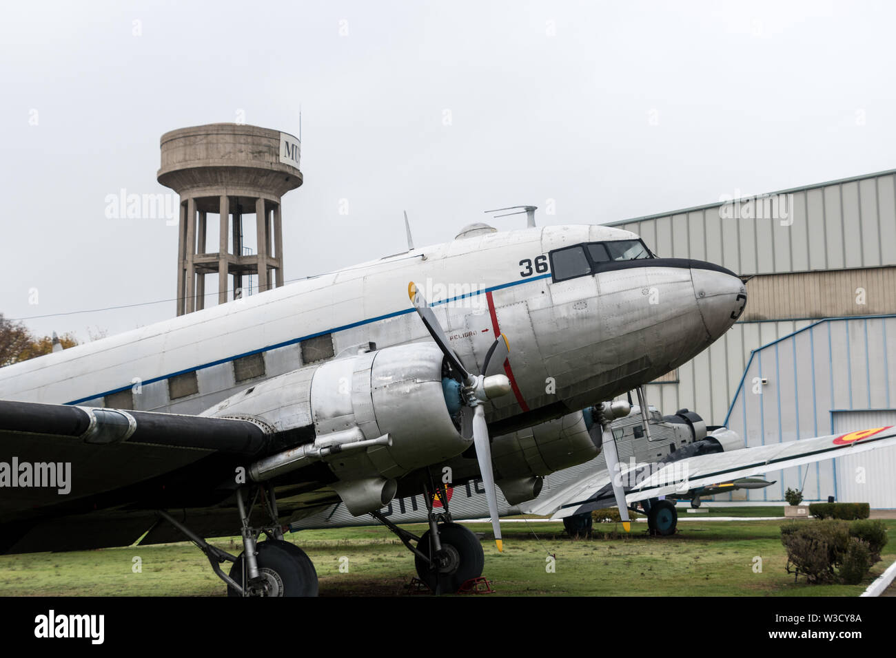 Una spagnola Air Force C-47 si trova nel Museo del Aire, Madrid, Spagna Foto Stock