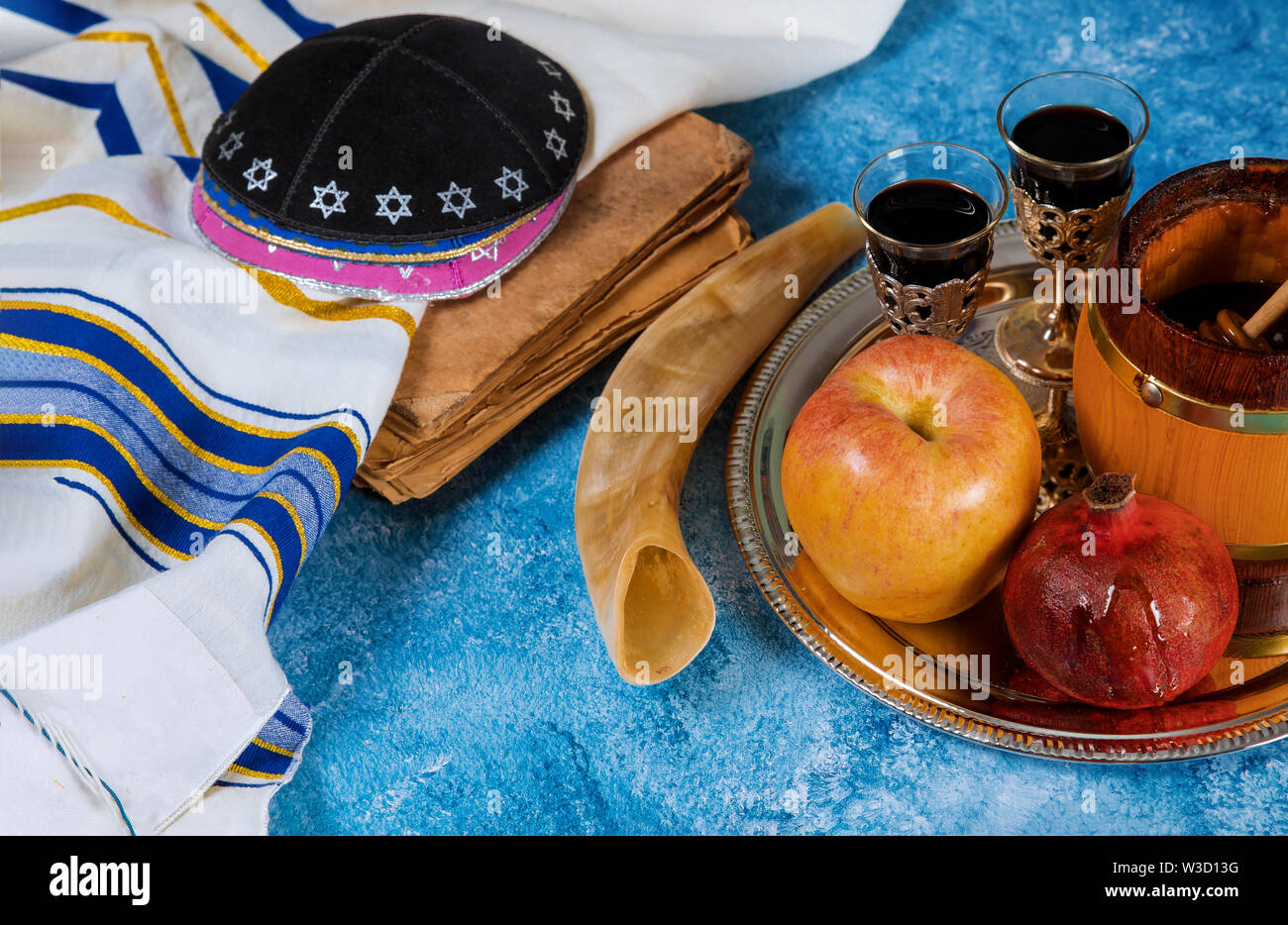 Rosh Hashanah holiday composizione con il miele, apple e melograno Foto Stock