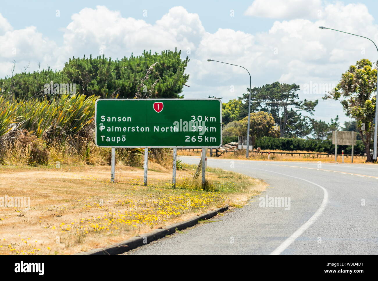 Foxton, Nuova Zelanda - 15 dicembre 2017: cartello stradale sulla Statale uno appena fuori di Foxton sul modo di Taupo. Foto Stock