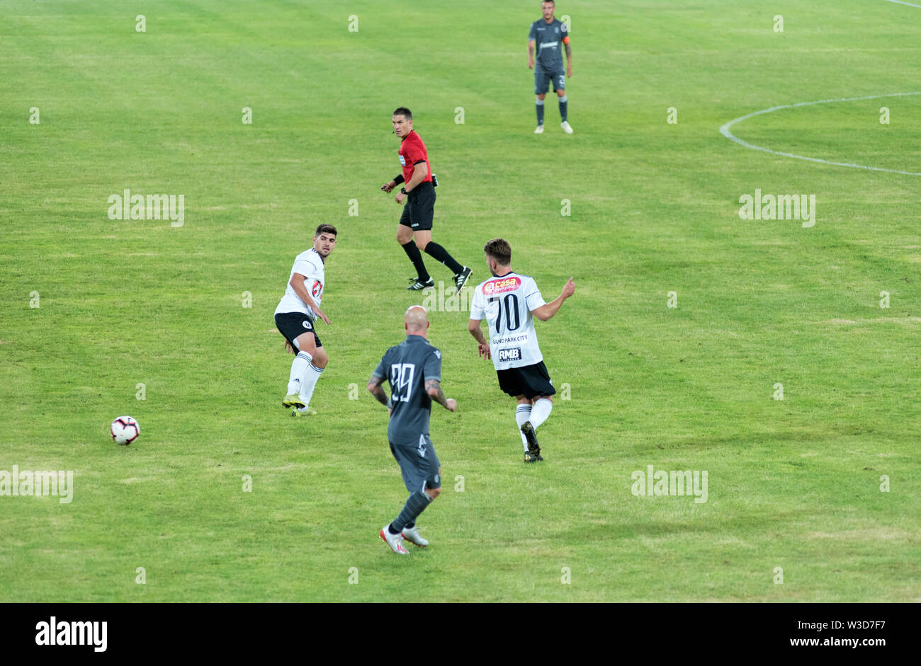 CLUJ NAPOCA, ROMANIA - Luglio 12, 2019: FC Universitatea Cluj giocare un amichevole partita di calcio contro PAOK Salonicco club di calcio dalla Grecia in sono Foto Stock