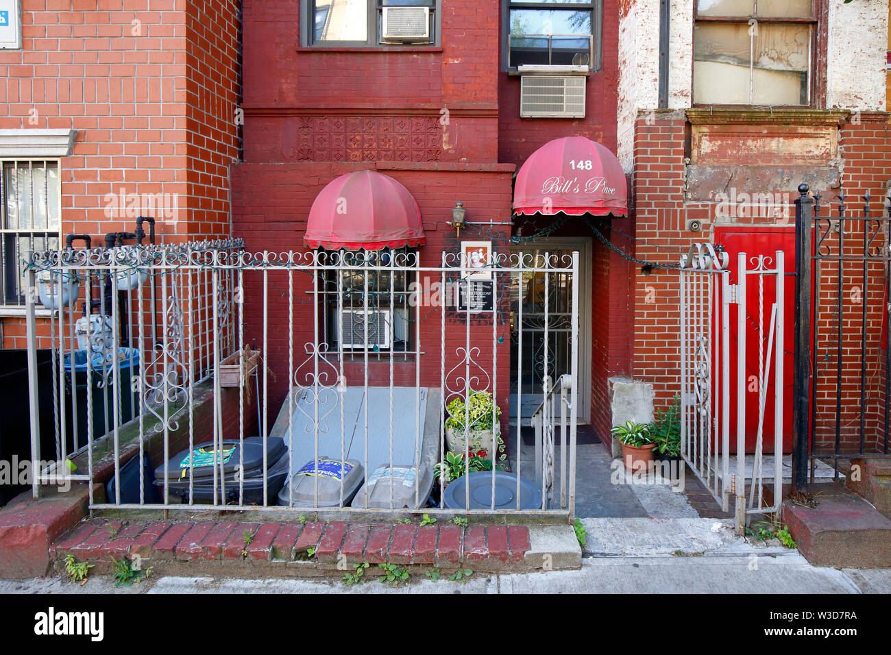 Bill's Place, 148 West 133Street, New York, NY. esterno alla vetrina di un jazz club nel quartiere di Harlem di Manhattan. Foto Stock