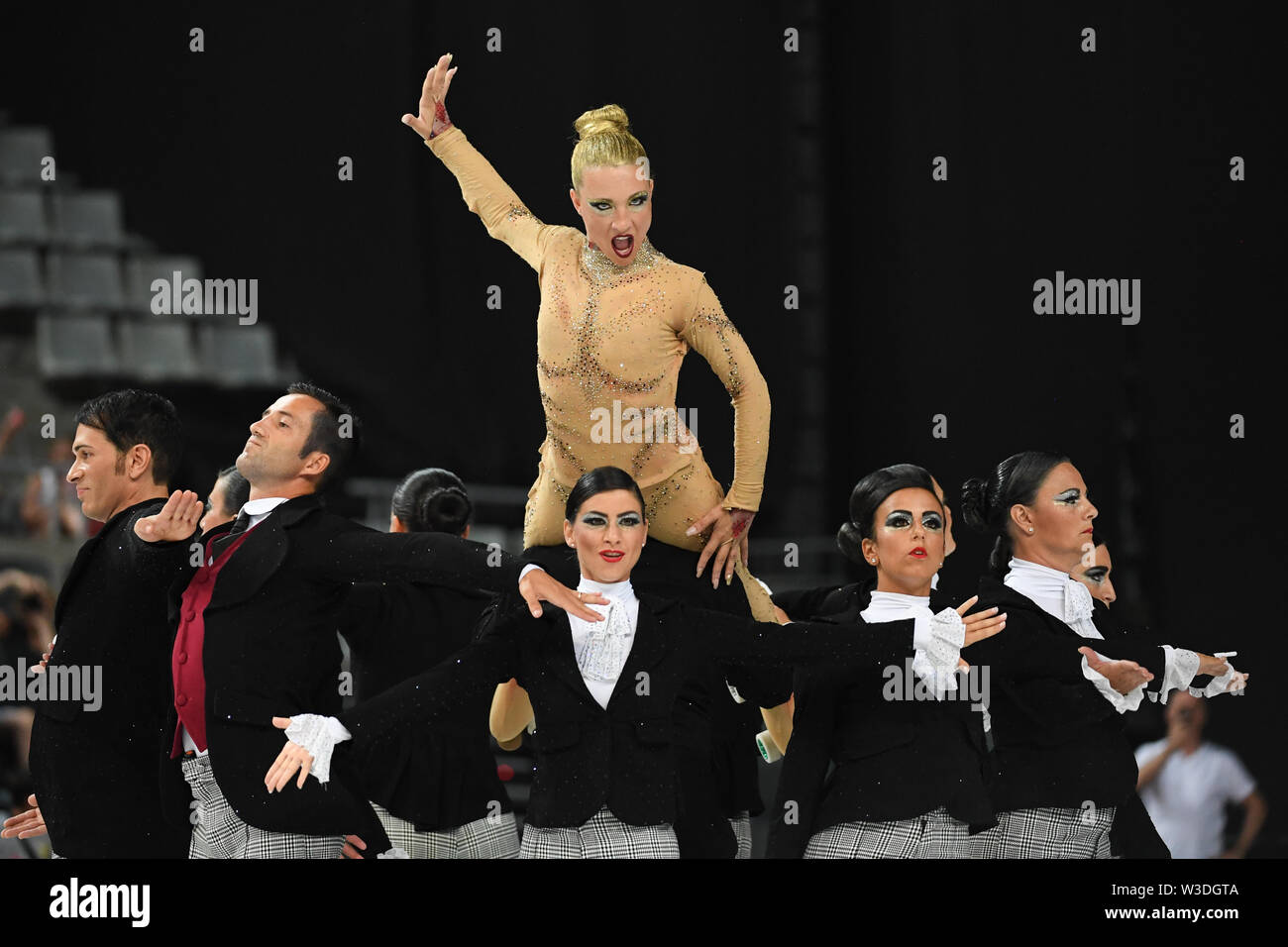 Piccolo gruppo rullo di ROMA DAL TEAM ITALIA svolge nell'evoluzione della medicina, hanno classificato in terza posizione al mondo dei giochi a rullo 2019, Palau Sant Jordi, il 13 luglio 2019 Barcellona, Spagna. Credito: Raniero Corbelletti/AFLO/Alamy Live News Foto Stock