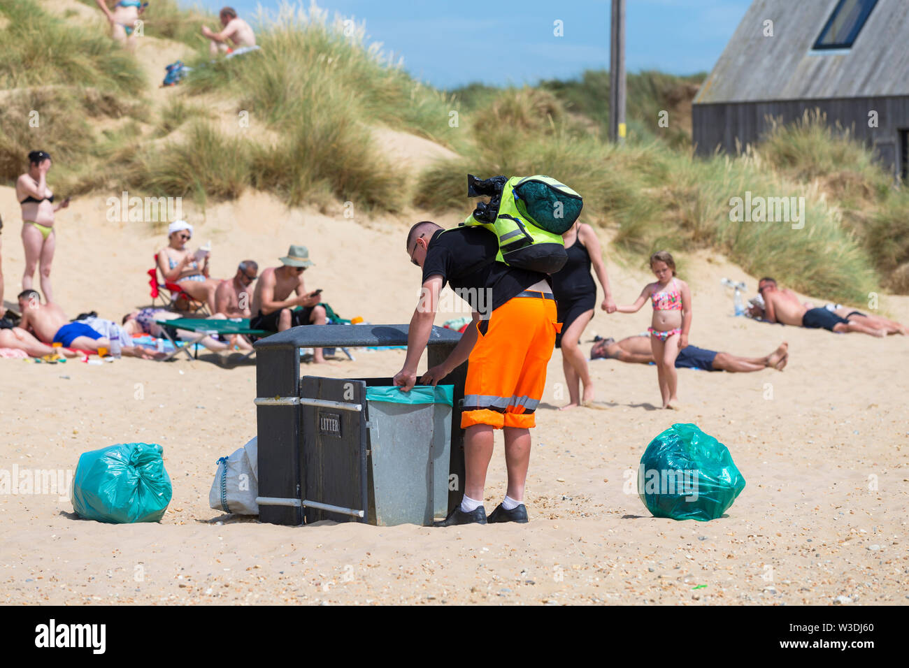 Pulitore di spiaggia, Camber Sands, east sussex, Regno Unito Foto Stock