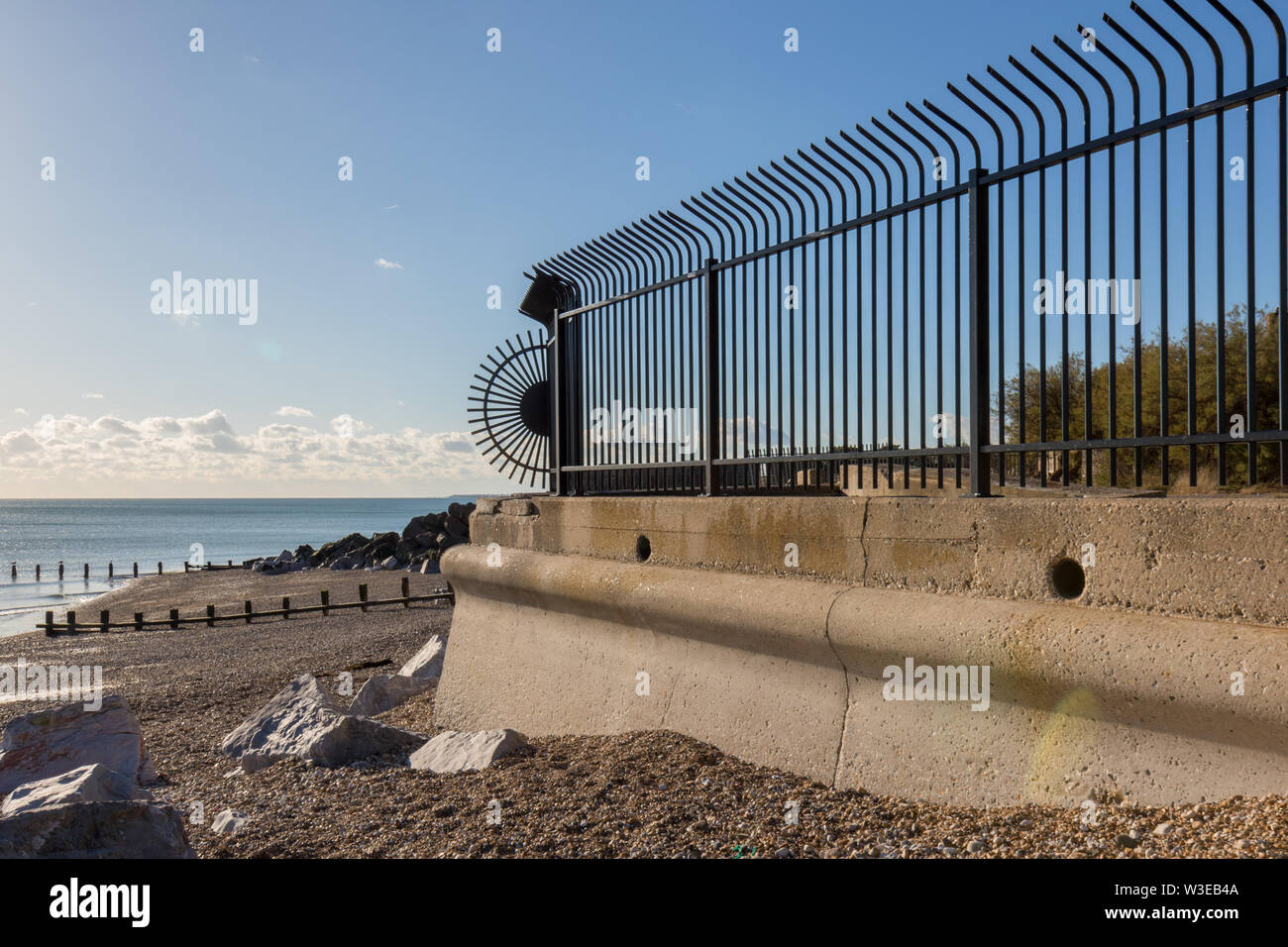 Impulso breve ringhiere su un albergo sul fronte spiaggia in Aldwick vicino a Bognor Regis Foto Stock