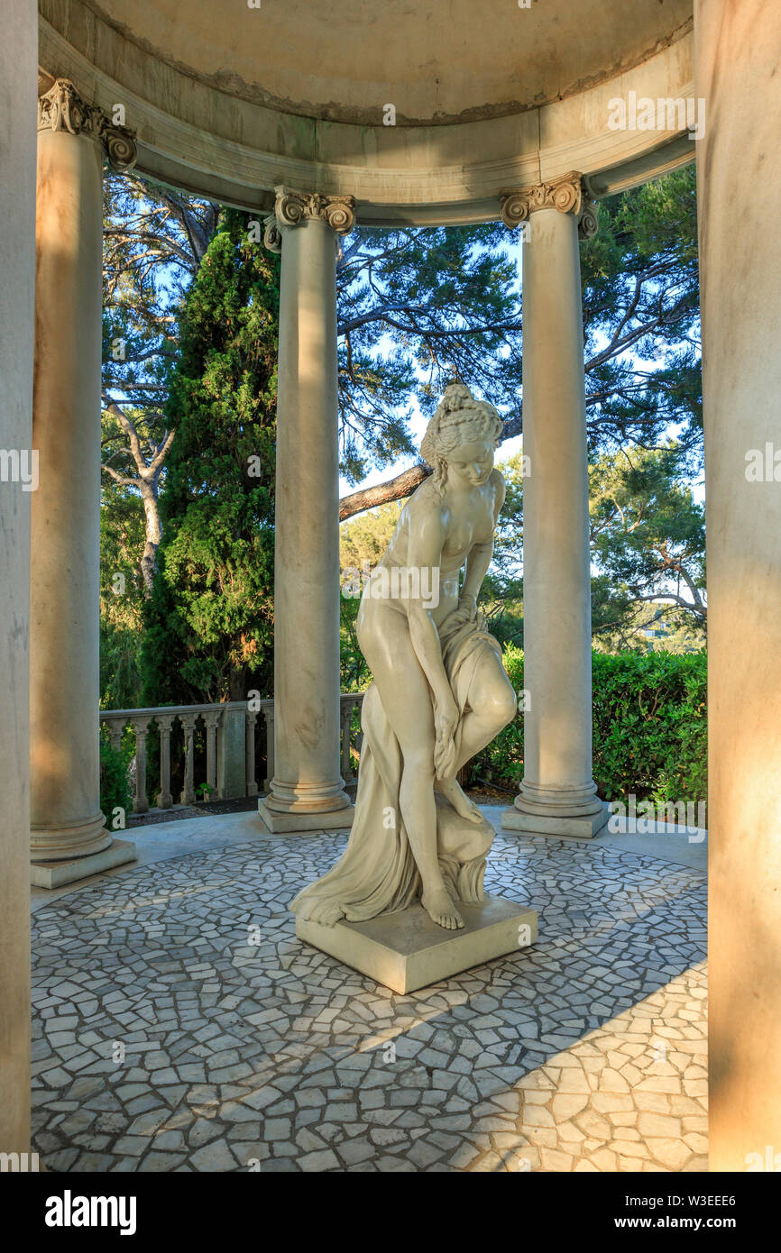 Francia, Alpes Maritimes, Saint Jean Cap Ferrat, villa e giardini Ephrussi de Rothschild, tempio dell'amore nel giardino alla francese (menzione obbligatoria di t Foto Stock