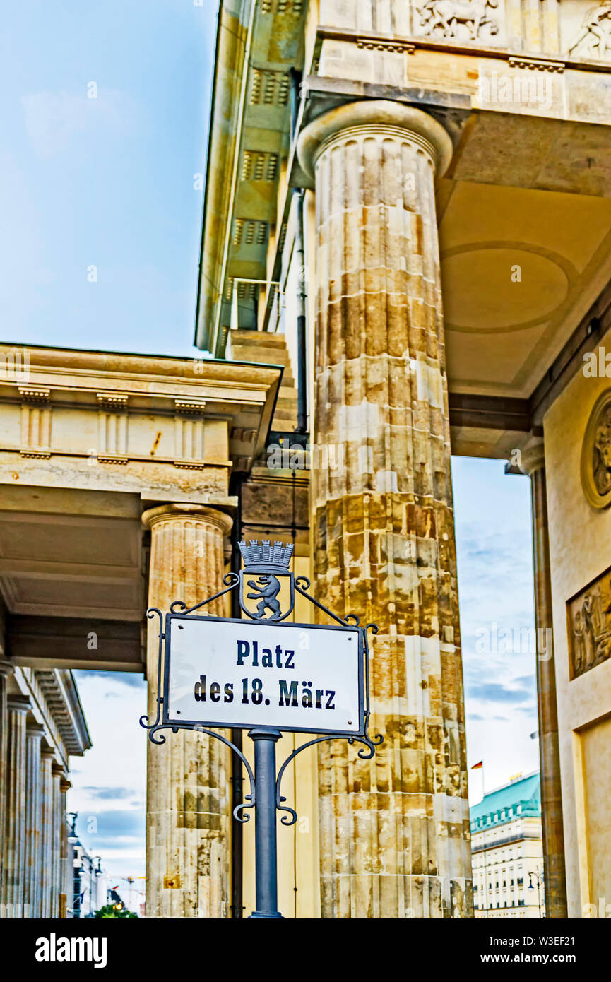 Berlin Mitte, Pariser Platz, la Porta di Brandeburgo; Brandenburger Tor Foto Stock