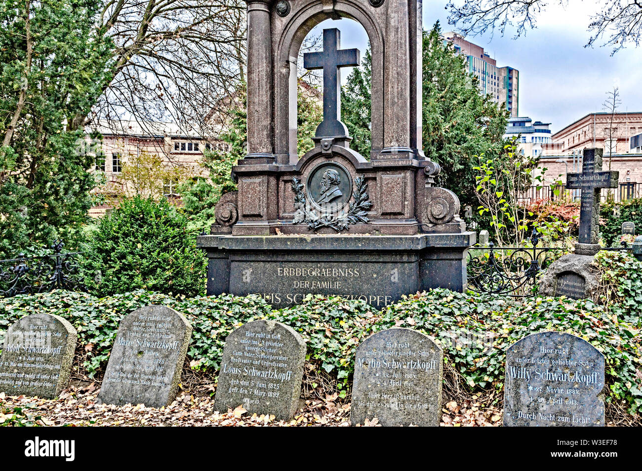 Grab auf dem Friedhof Dorotheenstädtischen a Berlino; grave in un cimitero di Berlino Foto Stock