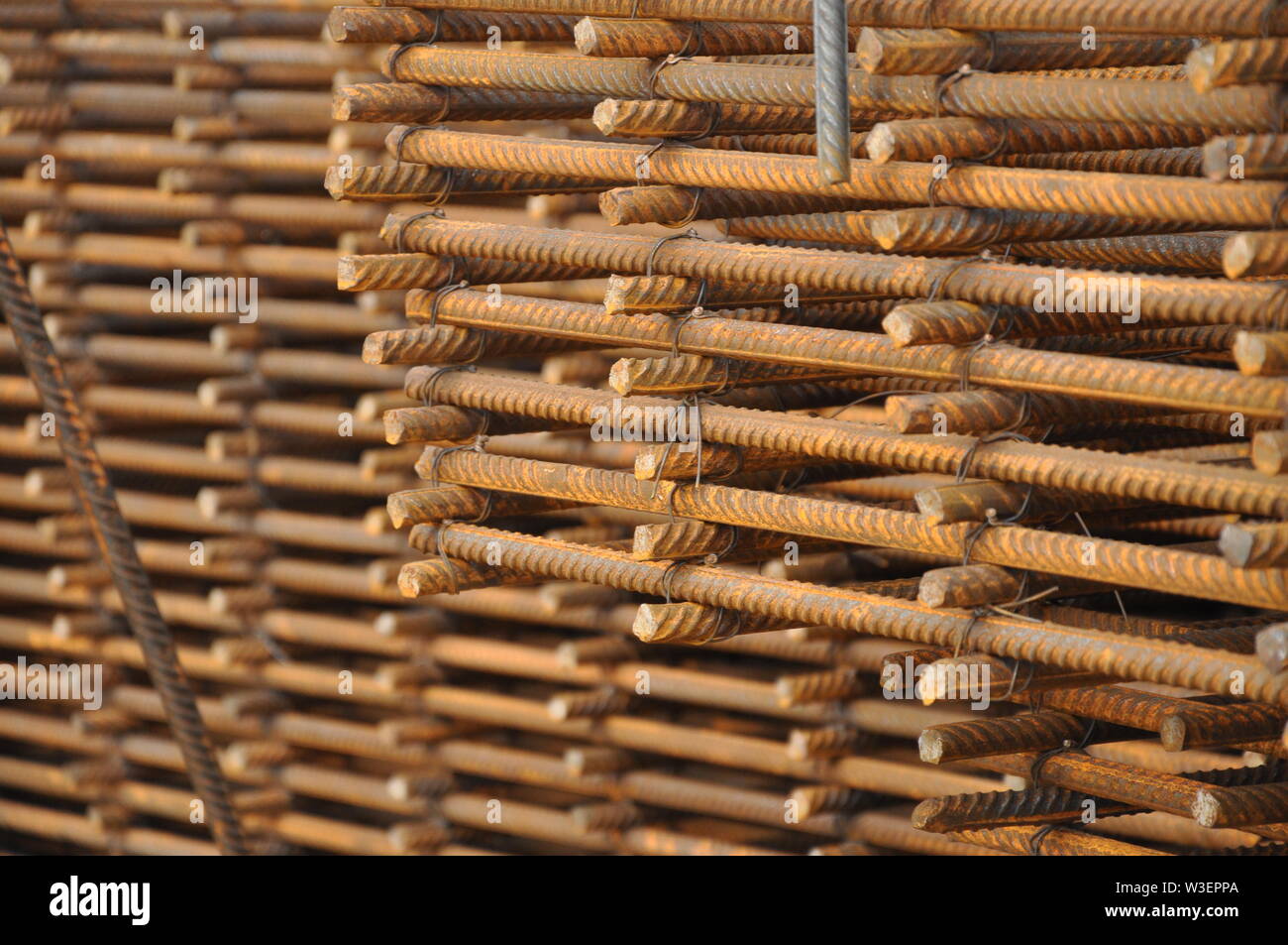 Le scorte di prodotti di rinforzo durante la costruzione. Industrial Foto Stock