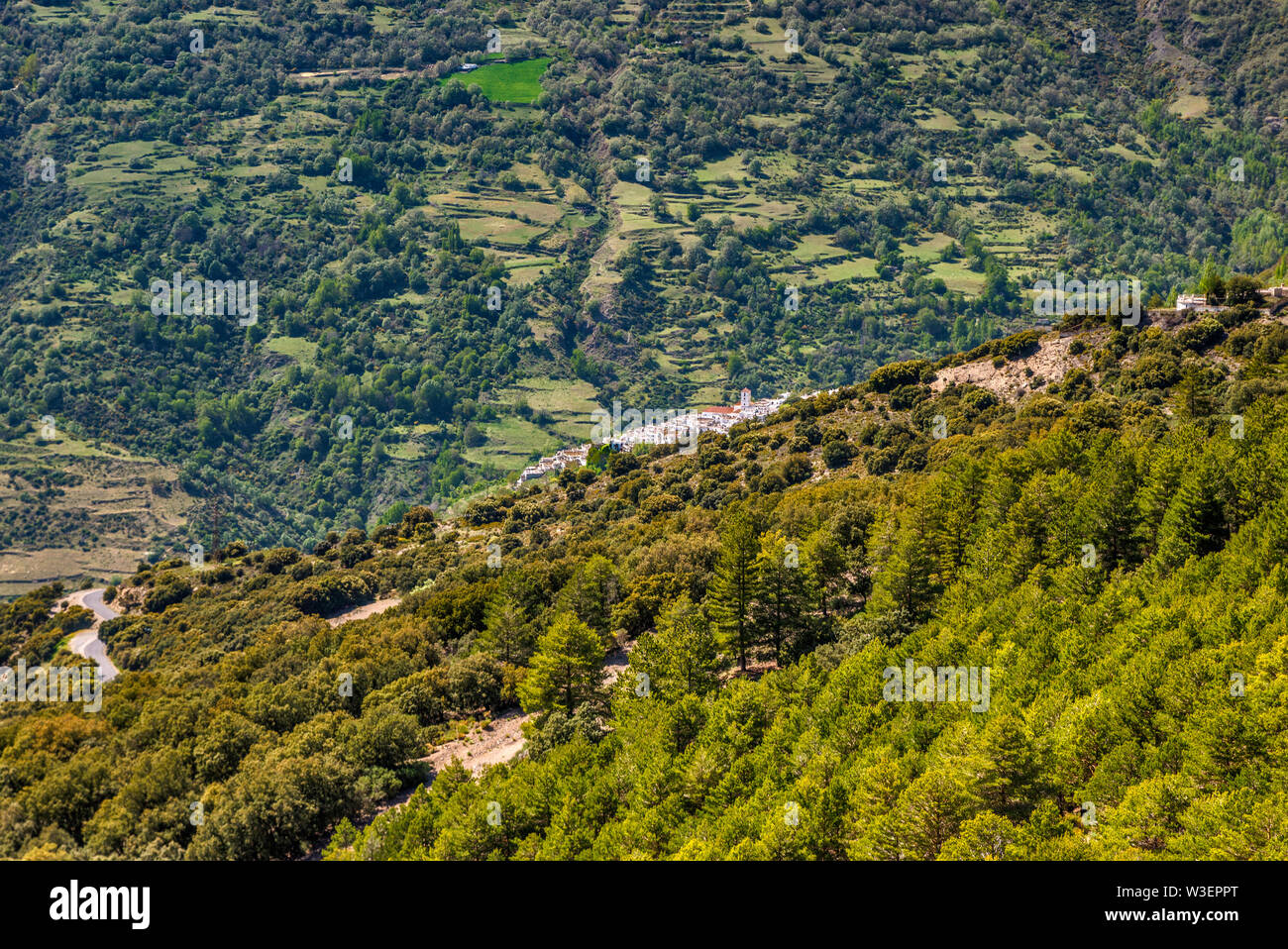 Città di Capileira, Barranco de Poqueira orrido, dal Mirador Tajos del Angel, Parco Nazionale Sierra Nevada, Las Alpujarras, Granada, Andalusia, Spagna Foto Stock
